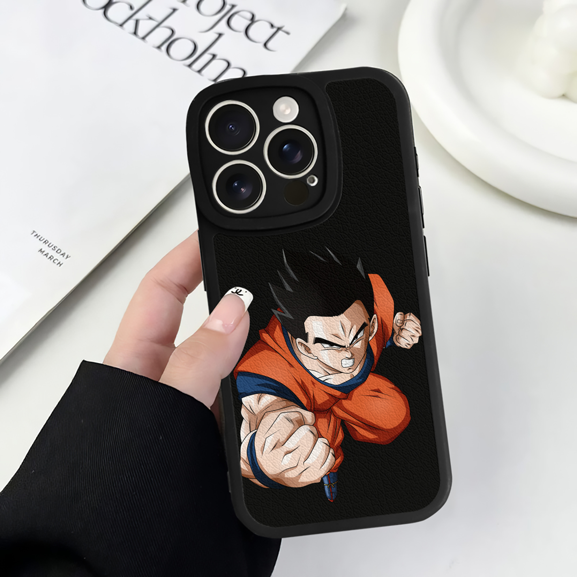 （画像用） ドラゴンボール 孫 悟飯（そんごはん）DRAGON BALL Son Gohan 【iPhone 16シリーズ対応】シリコンスマホケース（レザー調） 材質：シリコン